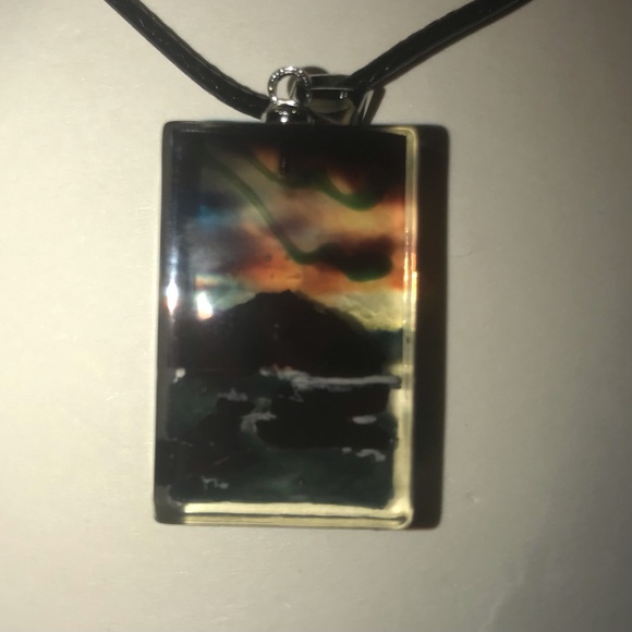 Aurora Borealis Snowy Peak Mountain Realism 3D Vivid Captured Landscape Necklace - Picture 14 of 16